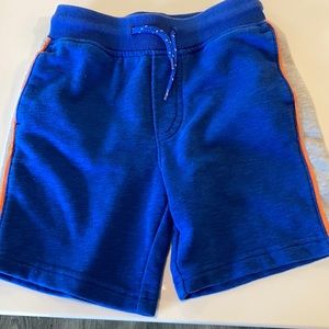 Osh kosh boys cotton short. 🧡💙